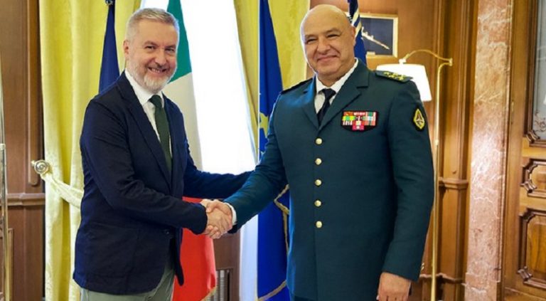 قائد الجيش من إيطاليا: لدعم المؤسسة العسكرية في هذه الظروف