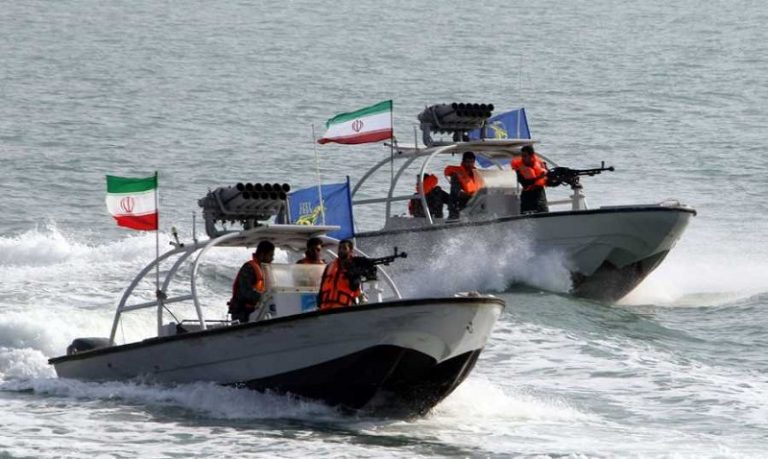 الحرس الثوري يحتجز سفينة أجنبية في الخليج