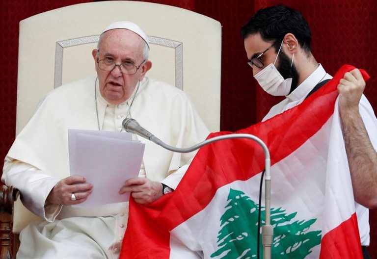 من هوي السفير البابوي الجديد في لبنان؟