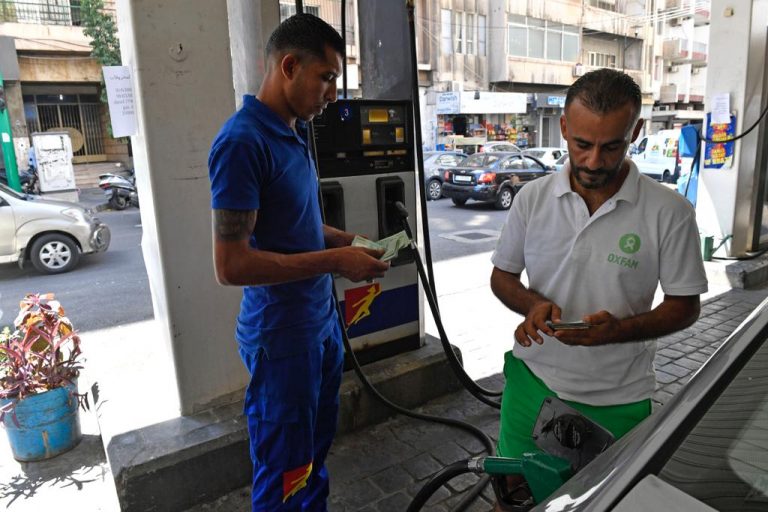 محطات توزيع البنزين تغلق أبوابها غداً