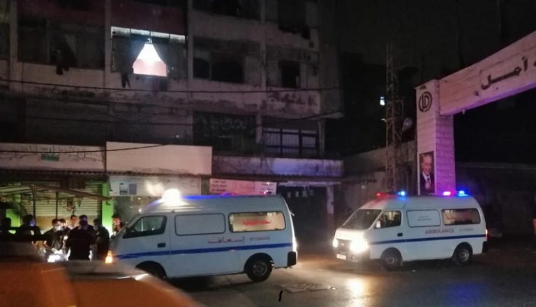 بالصور: حريق في مركز تجاري في النبطية