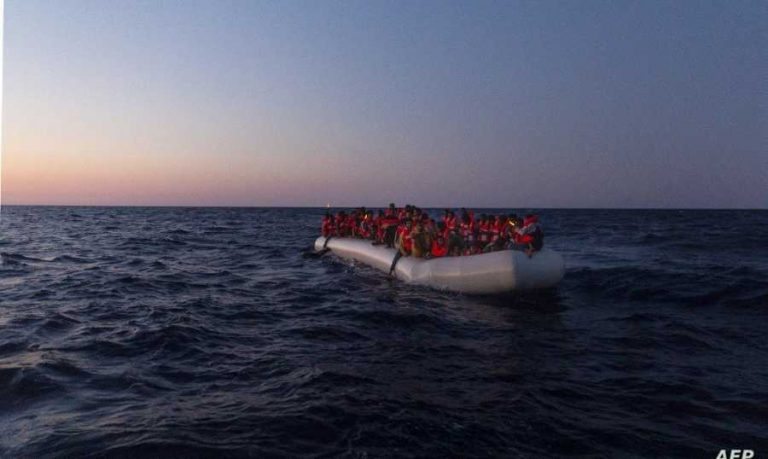 تعطل مركب هجرة ثان في عرض البحر