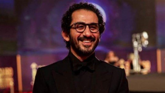 أحمد حلمي مصاب بالكورونا.. والعوارض شديدة