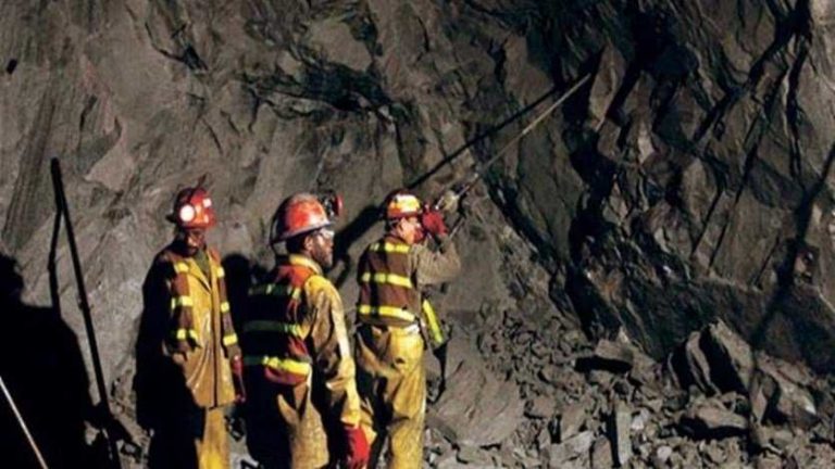 إنزلاق للتربة في إندونيسيا.. وسقوط ضحايا