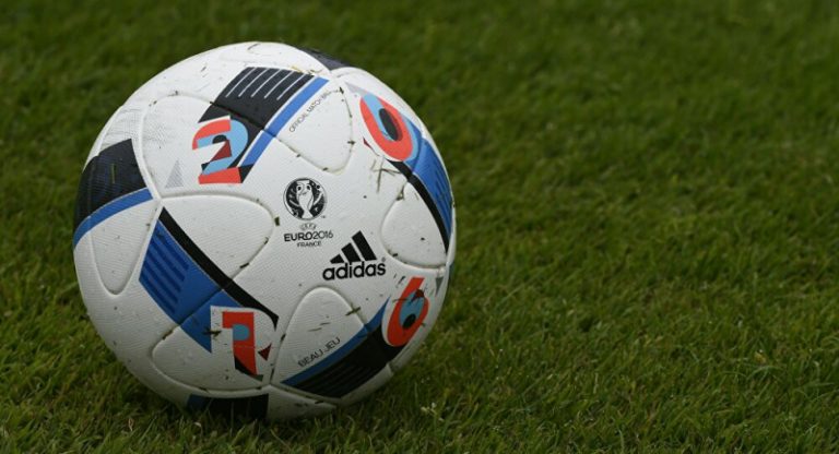 ثاني نادٍ يطرد مدربه اليوم