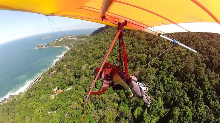 وفاة طيار إثر سقوط طائرة شراعية للهواة