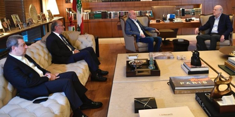 ميقاتي استقبل جنبلاط: الحكومة تستلم الصلاحيات في حال الشغور!