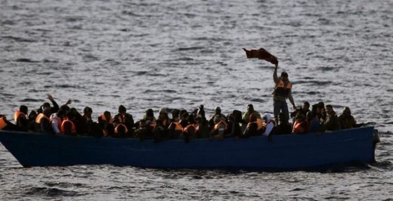 مصر: إنقاذ 60 مهاجراً عبر البحر بينهم لبنانيين