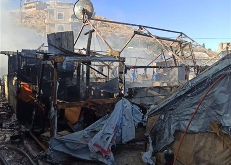 بالفيديو: حريق في مخيّم للنازحين السوريين في عرسال!