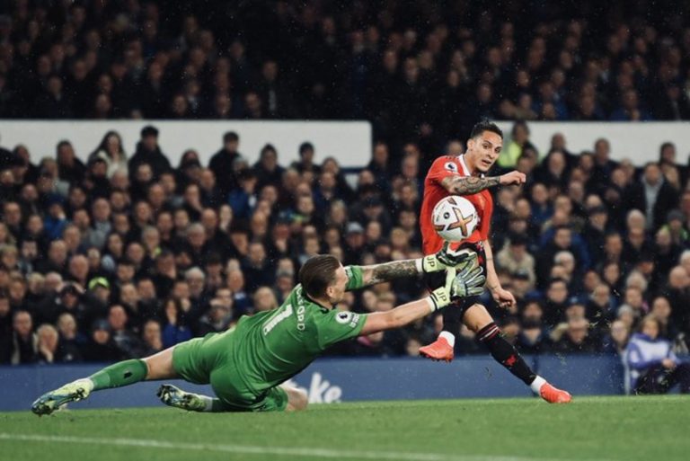 رقم مميز للبرازيلي انتوني