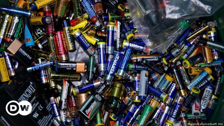 امرأة تبتلع نحو 55 بطارية عمداً!