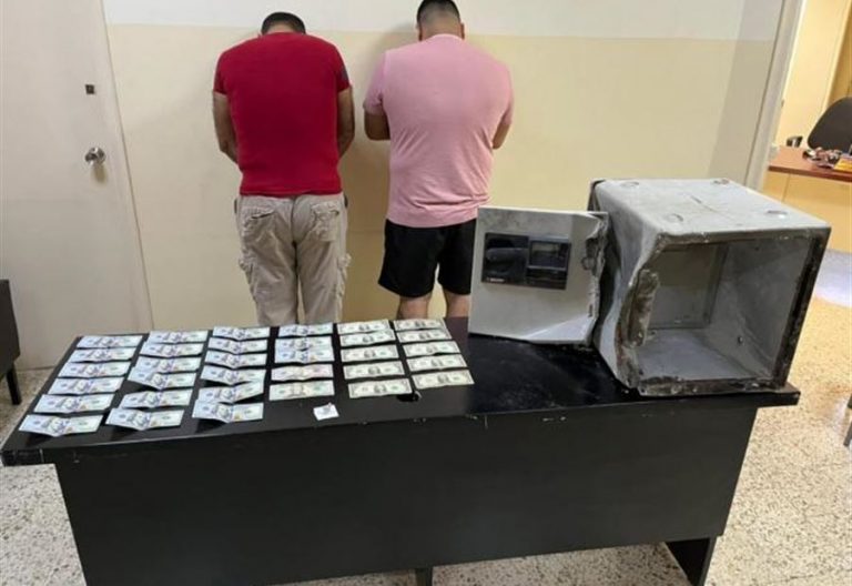 بقوة السلاح… سرقوا خزنة مالية من أحد منازل بيروت!
