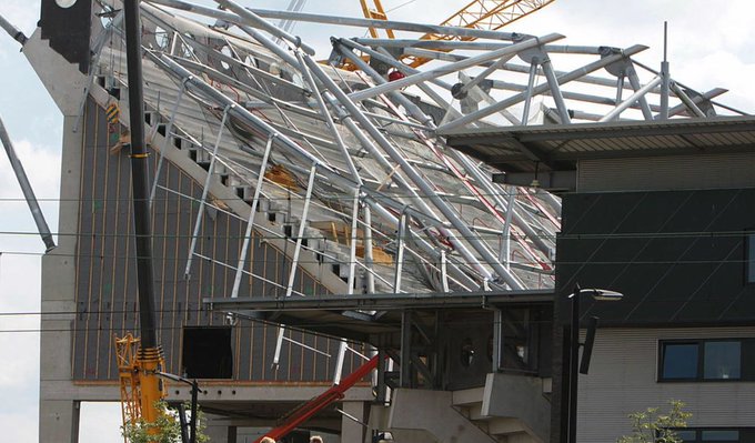 بالفيديو: لحظات تحبس الأنفاس لإنهيار سقف ملعب في تشيلي