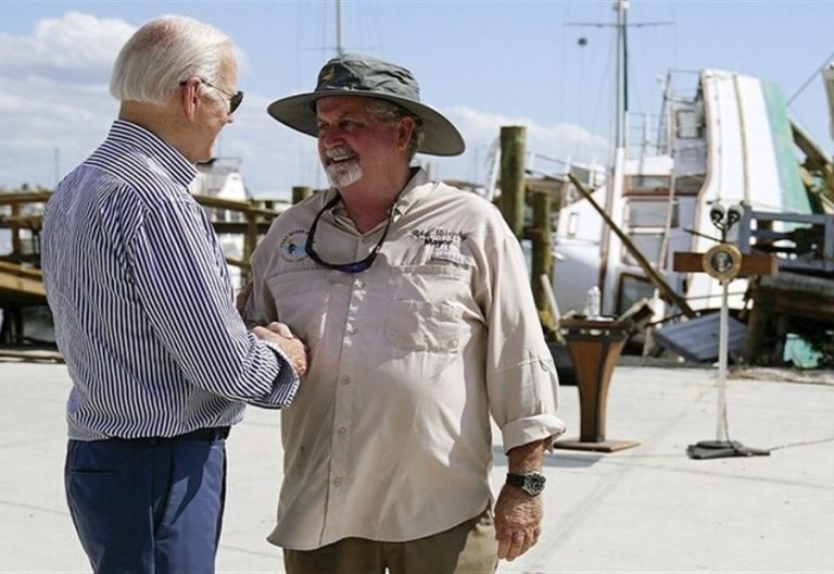 بالفيديو: “كلمة نابية” من بايدن في حوار مع مسؤول في فلوريدا