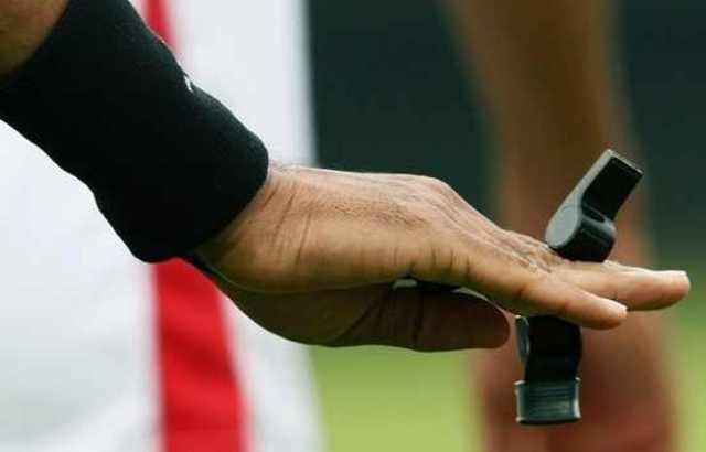 وفاة حكم بعد إرتطام الكرة برأسه خلال المباراة!