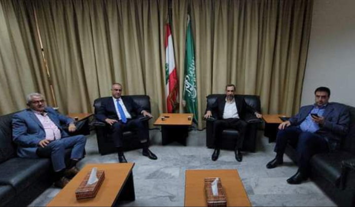 وفد من تكتل الاعتدال الوطني عند الحوت