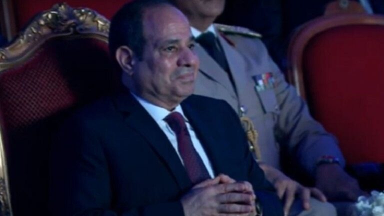 فيديو كاد يبكي الرئيس المصري