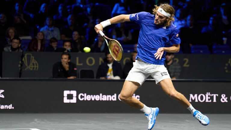 تسيتسيباس ينهي مشوار روبليف في دورة أستانا