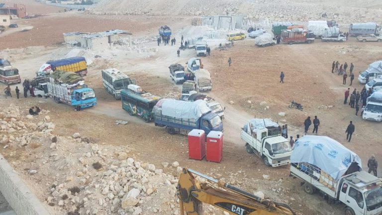 بالفيديو والصّور : نازحون سوريون يعودون إلى بلادهم