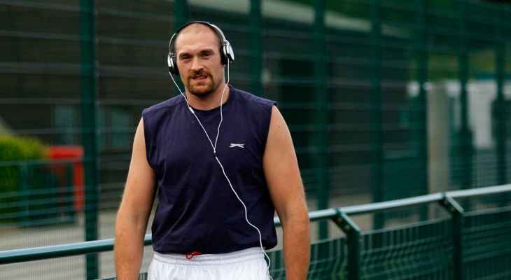 الملاكم فيوري يدخل عالم الغناء