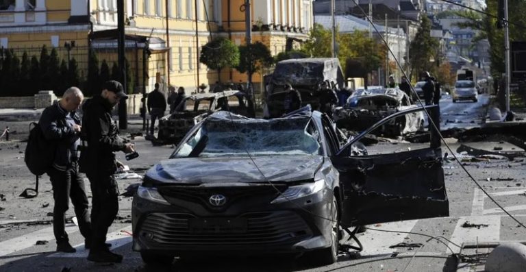 بمسيرات إيرانية.. ضربات جوية على كييف