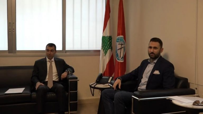 جنبلاط التقى وفداً من “لبنان القوي”.. نقاش صريح وتأكيد على اتفاق الطائف