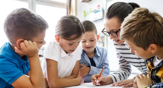 “نظام القدرات” داخل المدارس يثير الجدل.. ويسبب التنمر