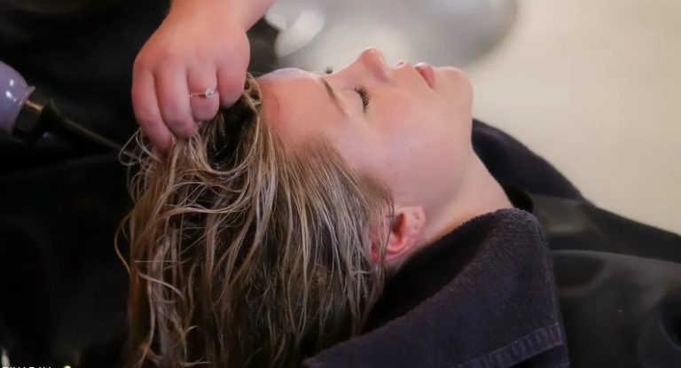 تحذير للنساء.. منتجات تنعيم الشعر تسبب هذا النوع من السرطان