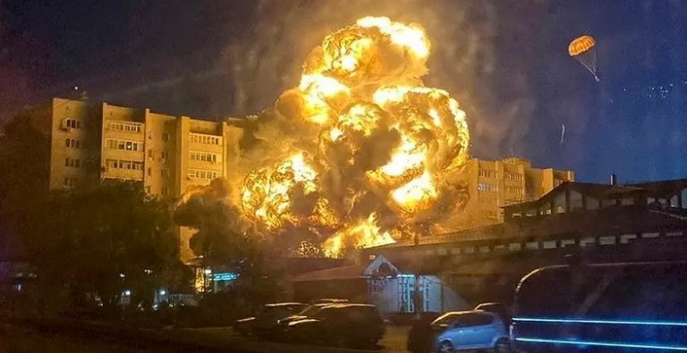 مشاهد مروعة..”سوخوي” اخترقت مبنى سكنياً بروسيا!