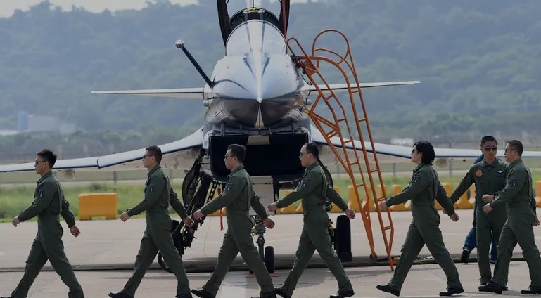 بعد هونغ كونغ وهواوي.. خلاف جديد بين بريطانيا والصين