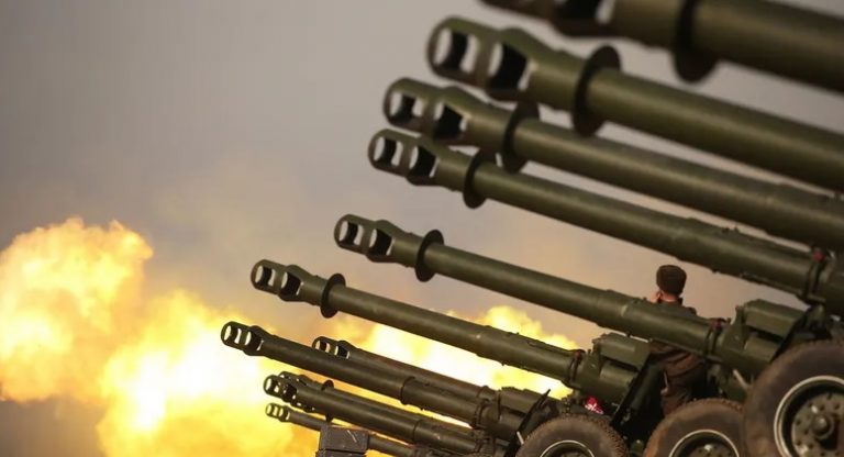 كوريا الشمالية تطلق 250 قذيفة مدفعية.. ورسائل تحذيرية في أكثر من اتجاه