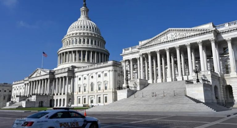 اعتقال رجل في محيط مبنى الكونغرس الأميركي.. هذا ما كان بحوزته!