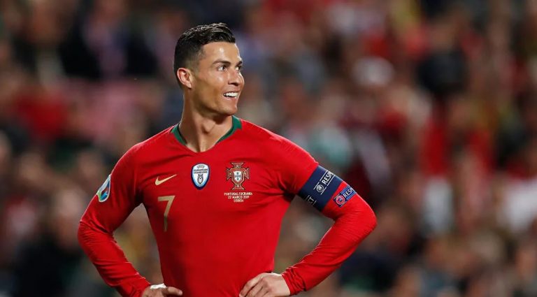 منافسة بين تشيلسي ونابولي على رونالدو