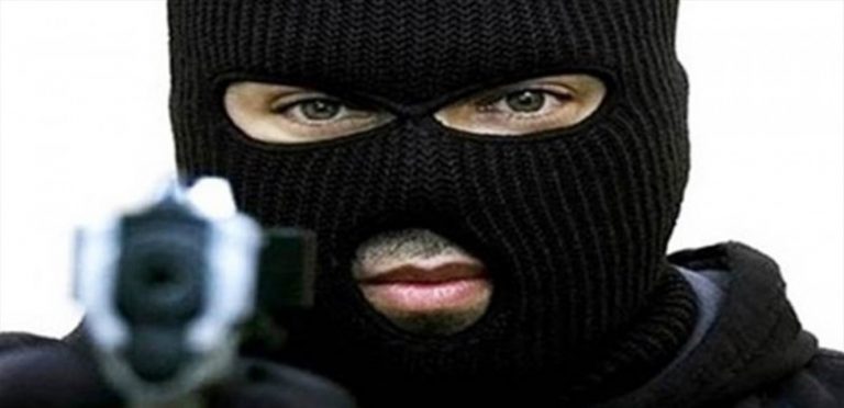 في صيدا…مسلّح يقتحم شركة للصيرفة!