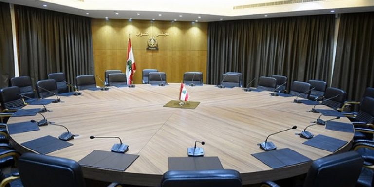 حوار برّي إمساك باللعبة أم إنزال المتسلّقين عن الشجرة؟