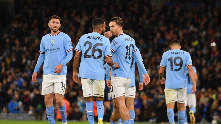 تغريم مانشستر سيتي بسبب اقتحام مشجعيه للملعب