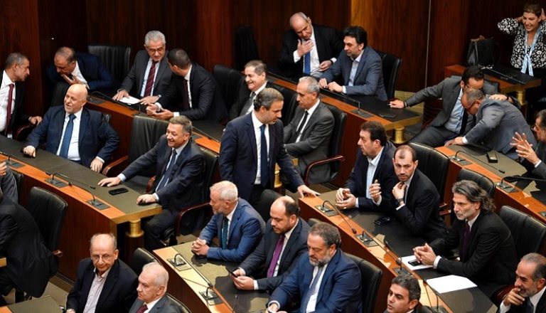 “المعارضة” تنتظر كلمة السر من الخارج.. والمجلس ينتظر التسوية الإقليمية