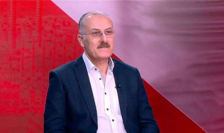 عبدالله يشجب التعرض لـ “صحافي”: “أعتذر منه نيابة عن من إنفعل”