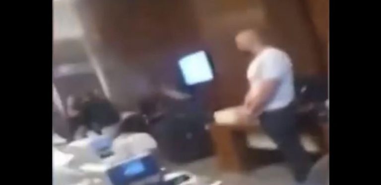 من هو المودع الذي اقتحم “بلوم بنك” اليوم؟