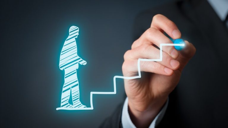 حتى لا تفقد بوصلتك.. 4 خطوات لتجنب التخلي عن أهدافك!