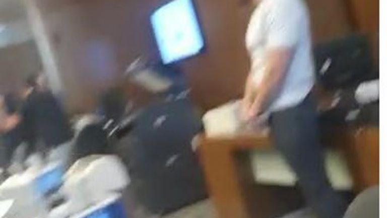 بالفيديو: مودع يقتحم مصرف في الضاحية.. ويستعيد وديعته