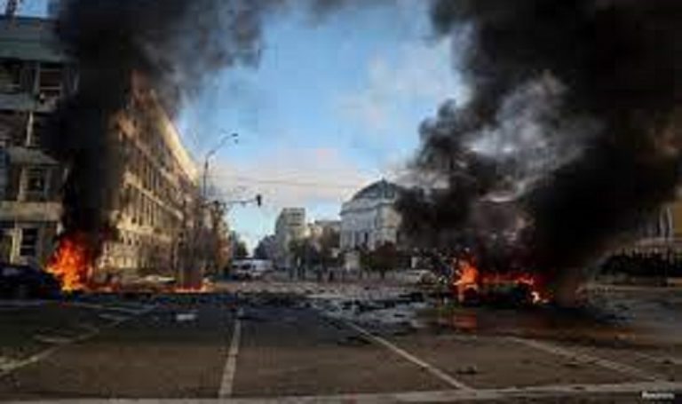 كييف تحت النار الروسية.. والناتو يردّ بدفاع جوي لأوكرانيا