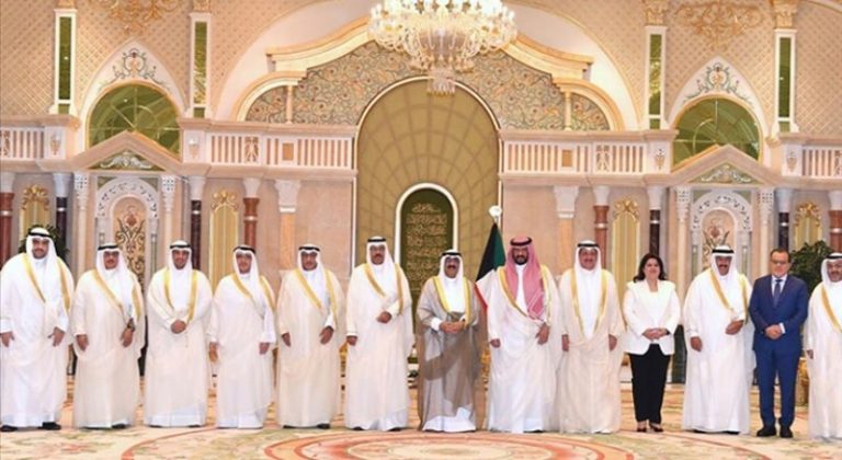 الحكومة الكويتية تؤدي اليمين الدستورية