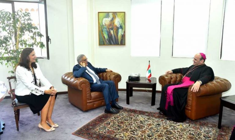 بوحبيب يتسلّم اوراق اعتماد السفير البابوي