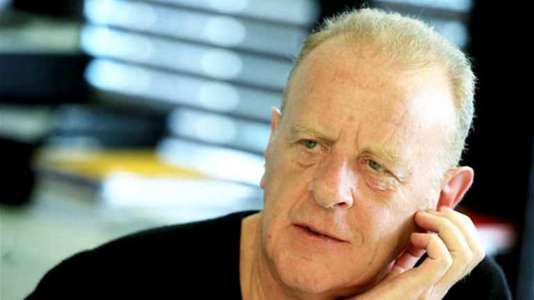 عن 69 عاما.. رحيل الكاتب الفرنسي الشهير جان توليه