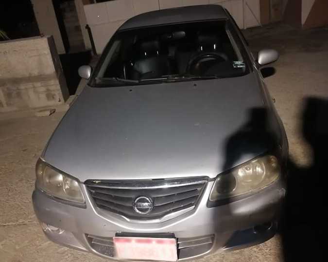 سرقا سيارة متقاعد في الجيش وطعناه