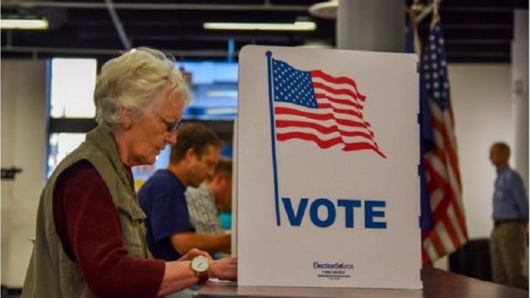 مقعد واحد يفصل الديمقراطيين عن الغالبية في «الشيوخ»