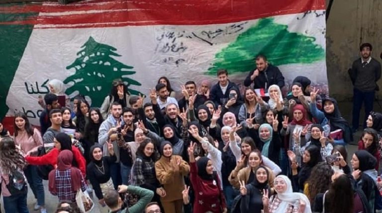 كلية الإعلام تحيي ذكرى الاستقلال