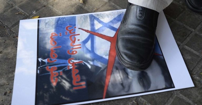 عميل «متطوع» مقابل 1000 دولار! إبن عين وزين لمشغّله: إجعلني يدك اليمنى