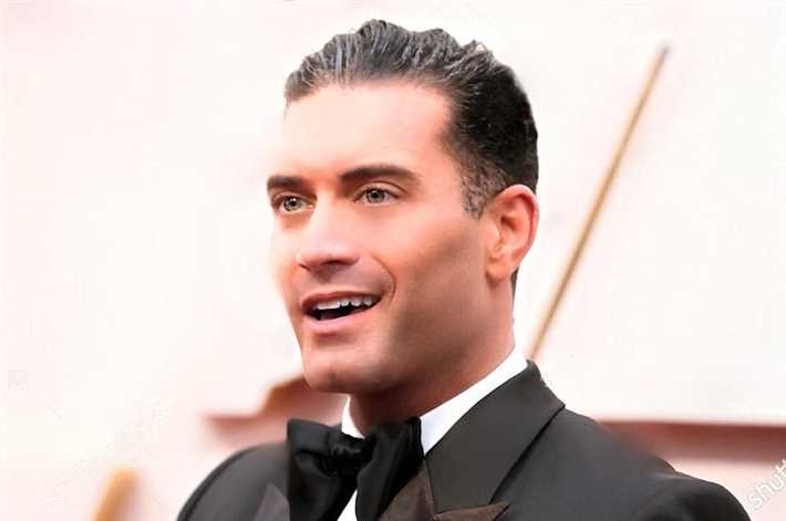 بالصور: حفيد عمر الشريف يثير الجدل بمكياجه ولباسه الضيق!